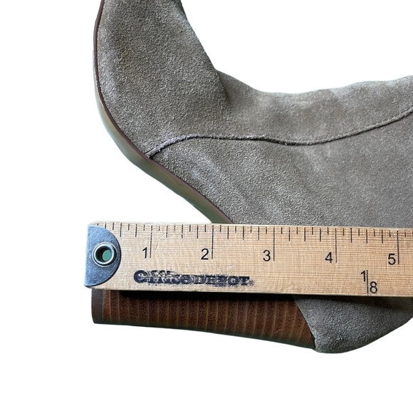 Cynthia Rowley DLUXE tan suede boots size 6.5M - Picture 12 of 12